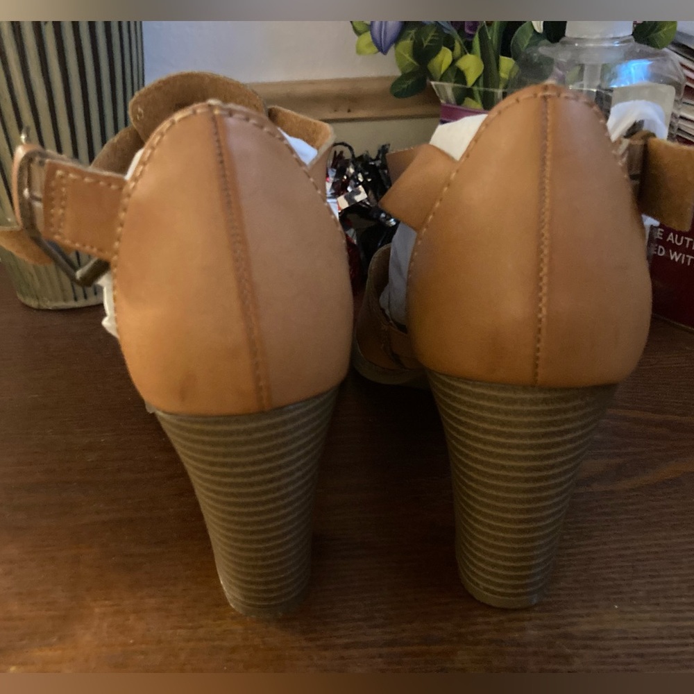 Tan Cage strap heels 10 wide - Picture 2 of 5